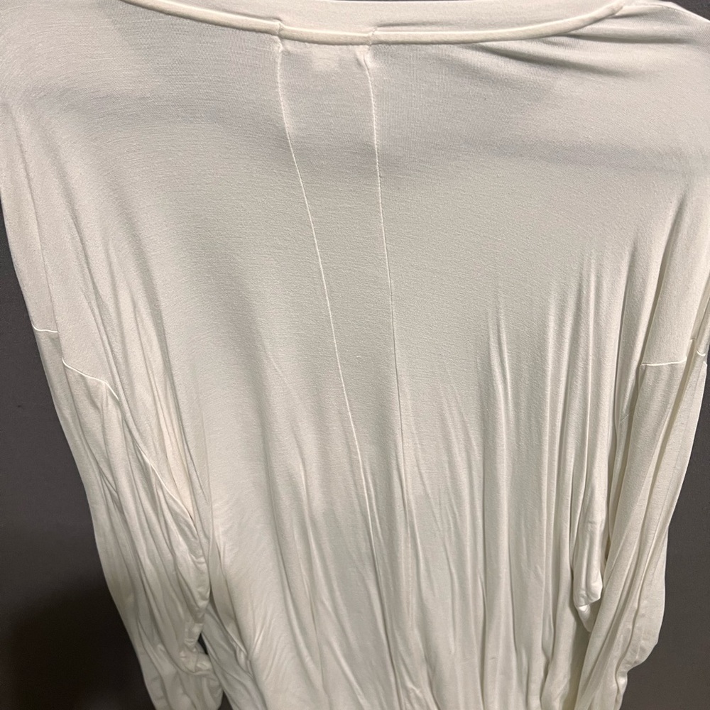 Hey Gorgeous White Long Sleeve Top with Red Lip Design - Picture 3 of 3